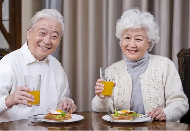 上了60岁要远离香蕉？医生：不想坐救护车，3种水果别随便进嘴