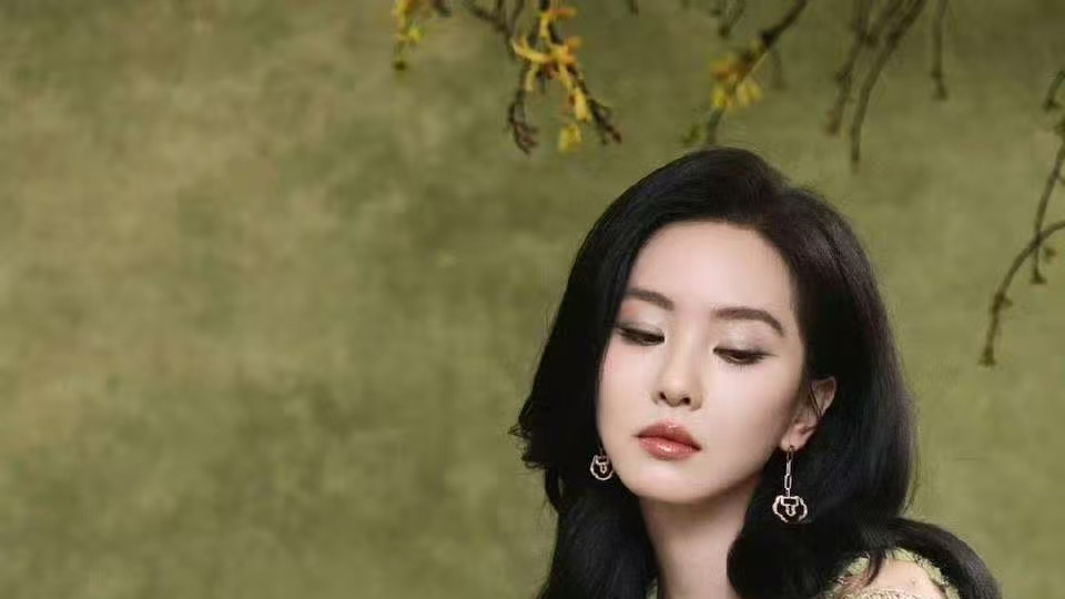 刘诗诗在爱奇艺尖叫之夜的惊艳造型