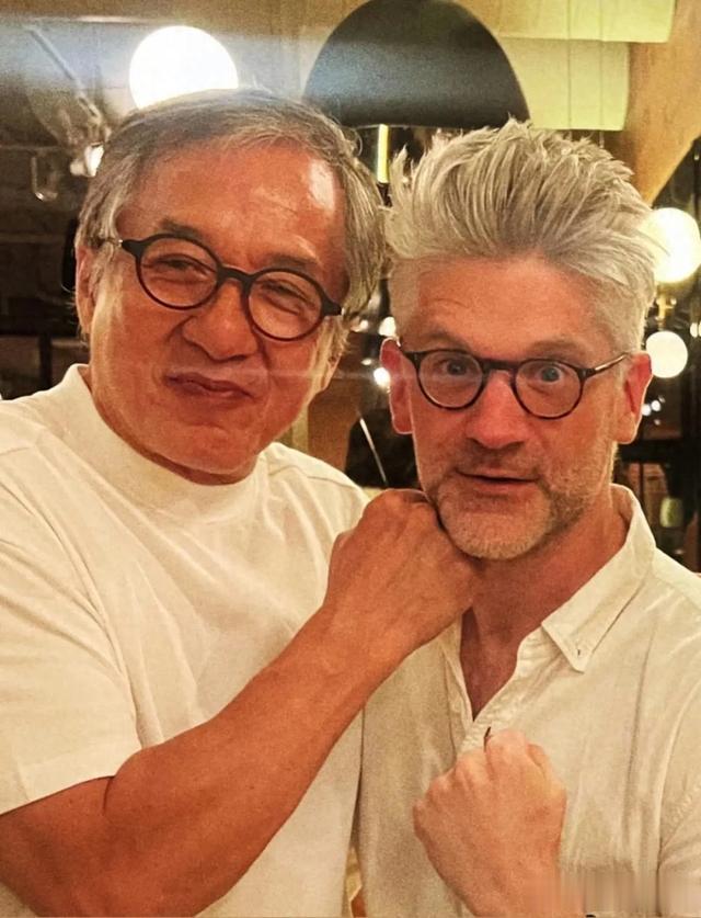 70岁成龙再战好莱坞!功夫新片首曝海报,头发花白,他演隐藏高手