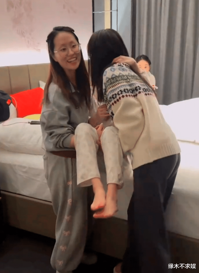 赵露思新状态看哭网友:全身多功能退化如婴儿,导演首次发声!