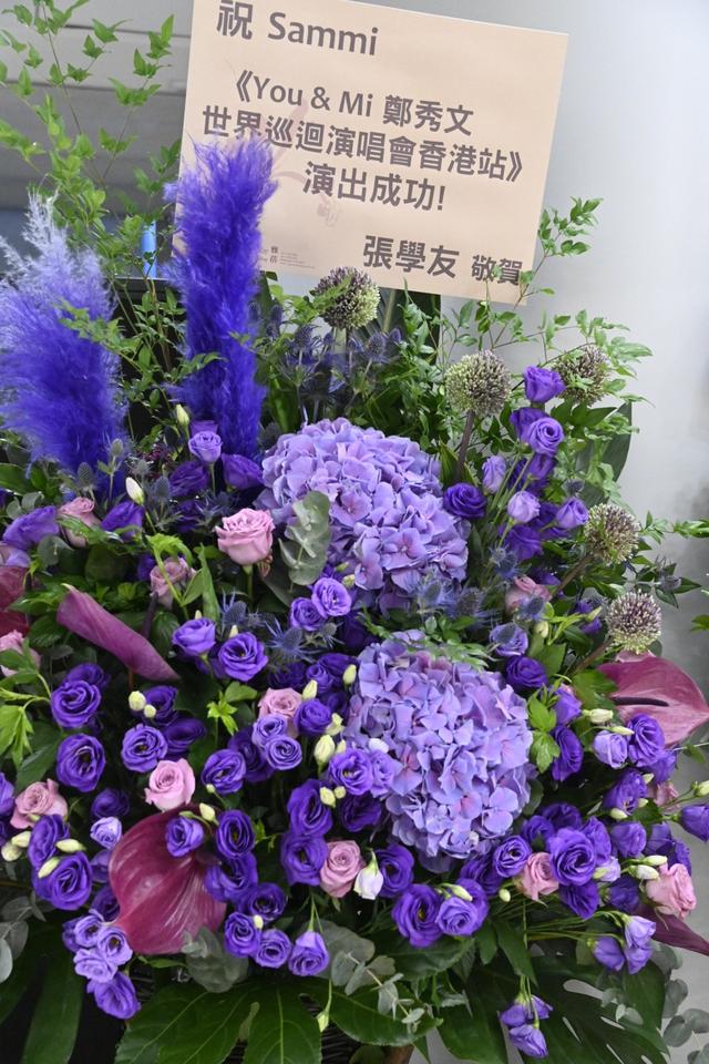 郑秀文演唱会造型超霸气,与许志安罕见同台,保持距离不再秀恩爱