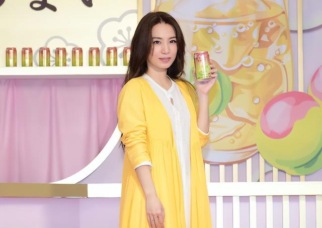 大快人心!田馥甄重回内娱失败遭音乐节除名,圈内人公开嘲讽