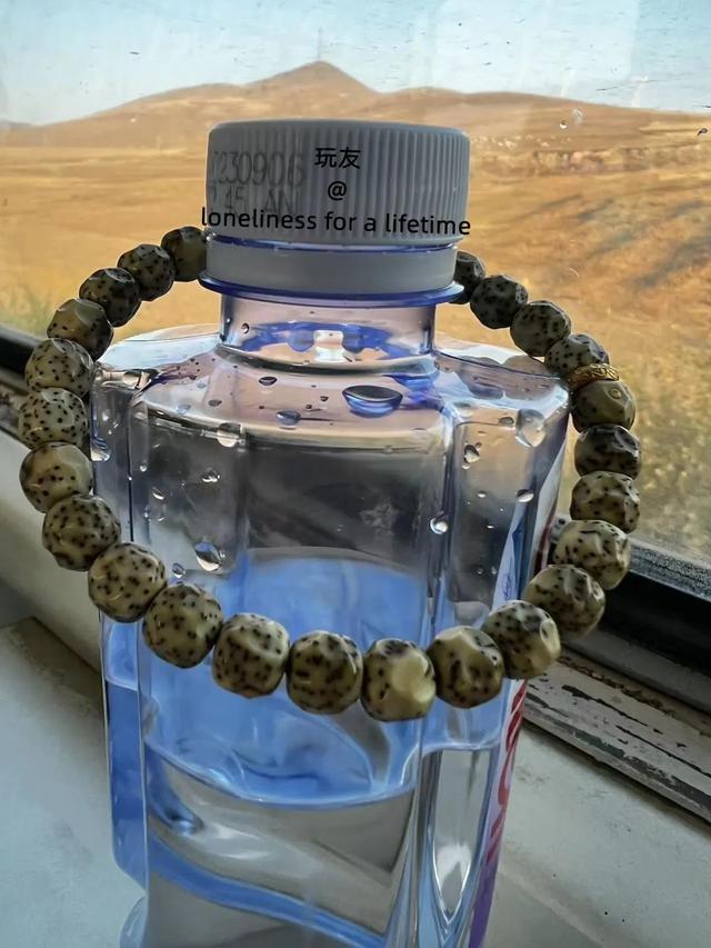 看你玩的串就知道是哪一门派!