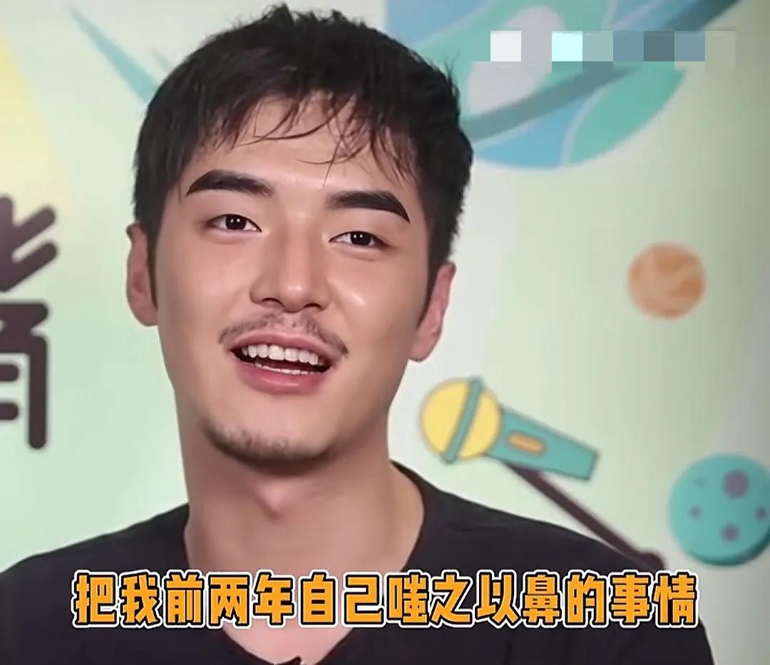 《猎罪图鉴2》剧宣扫楼，金世佳一脸尬笑不太耐烦，檀健次旁边疯狂补救