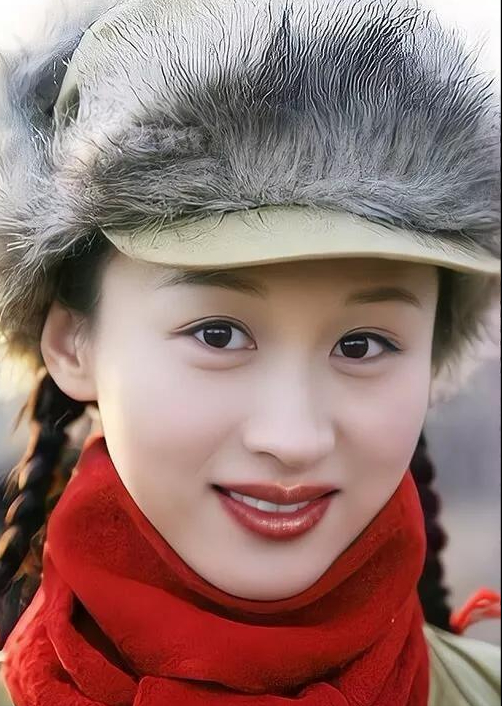 多次主演却捧不红,41岁却被《雪迷宫》黄景瑜带火,现实中很漂亮