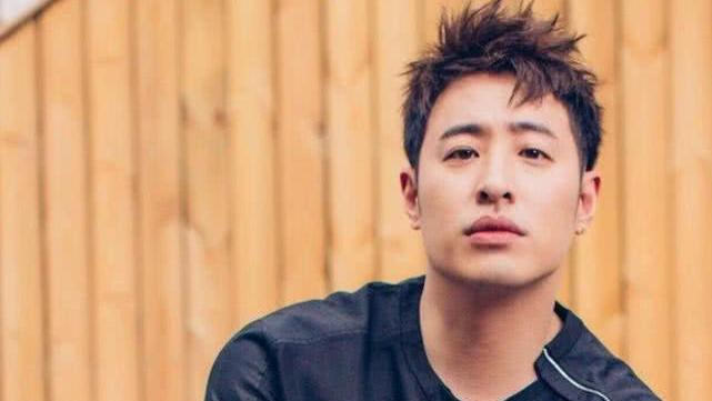 174cm潘玮柏体重飙至200斤，晒19岁帅照被调侃：兄弟，回不去了！