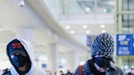 王菲谢霆锋2月27日又被拍！王菲少女感十足，谢霆锋单手插兜超酷