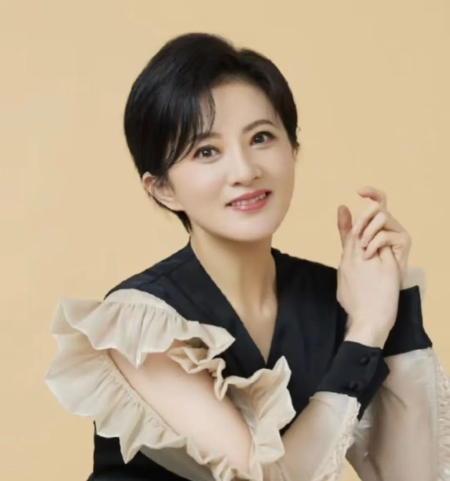 “小婉君”金铭44岁现状：个子太矮，事业受挫，单身未婚未孕