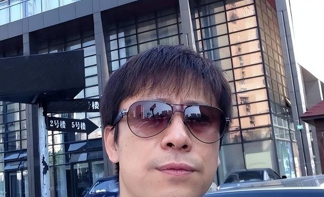 连登14次春晚的解晓东，晚年家产却被拍住进养老院？发生了什么？