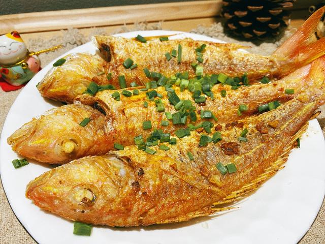 不管煎什么鱼,只需记住这2步,鱼不破皮不粘锅,鲜香还无腥味
