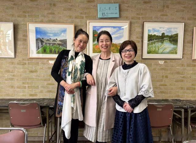 身为“老戏骨”却定居日本，64岁风韵犹存，儿子母语是“日语”