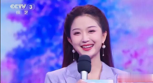 2024央视中秋主持阵容大换血!刘心悦成功“上位”,朱军重返舞台