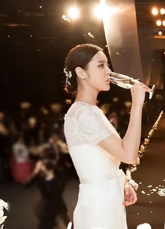 最美“三圣母”身败名裂,孕期吸毒185次,为谋生计“下海拍片”