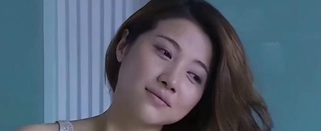 著名演员颜丙燕:8夺影后却不温不火,为母散尽家财,52岁仍单身