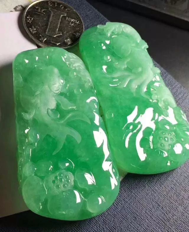 不起眼的翡翠原石，成品出来后，你还觉得豆种是低档货吗？
