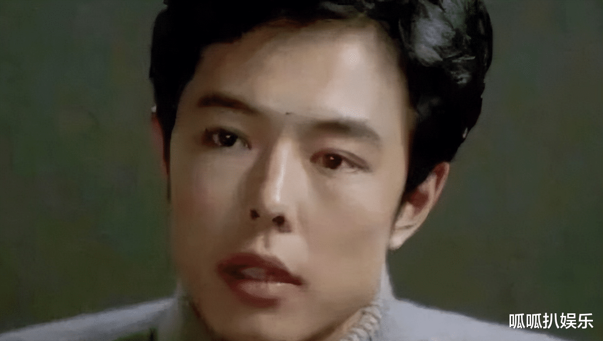 恶到头终有报:66岁的张铁林坐上轮椅,人生起伏引发思考