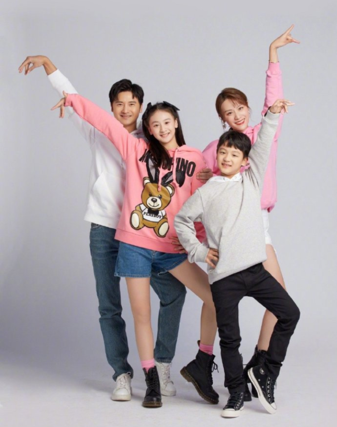 15岁森碟颜值大变样，烫卷发比同龄人更显成熟，没有以前好看了