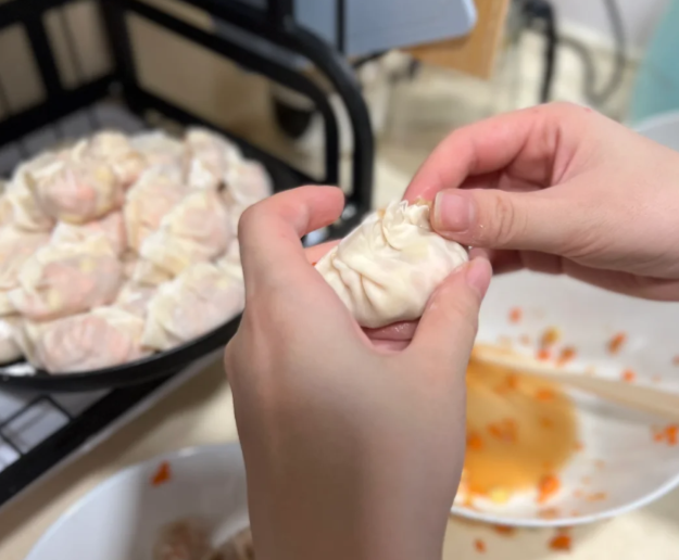 上海女子晒失业后伙食对比,宁愿上班也不做家庭主妇,网友:支持