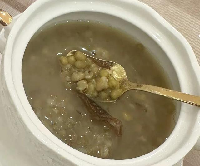 煮绿豆汤,干豆子不要直接煮!教您3招,10分钟开花,软烂又起沙