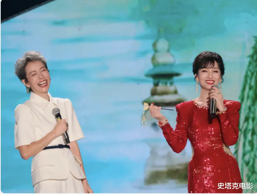 70岁赵雅芝和61岁叶童合照:医美和自然老去的差别显而易见