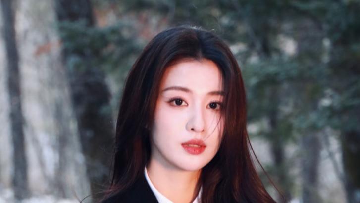 王楚然10年前原来长这样！和现在完全不像，网友直呼：这是整了？