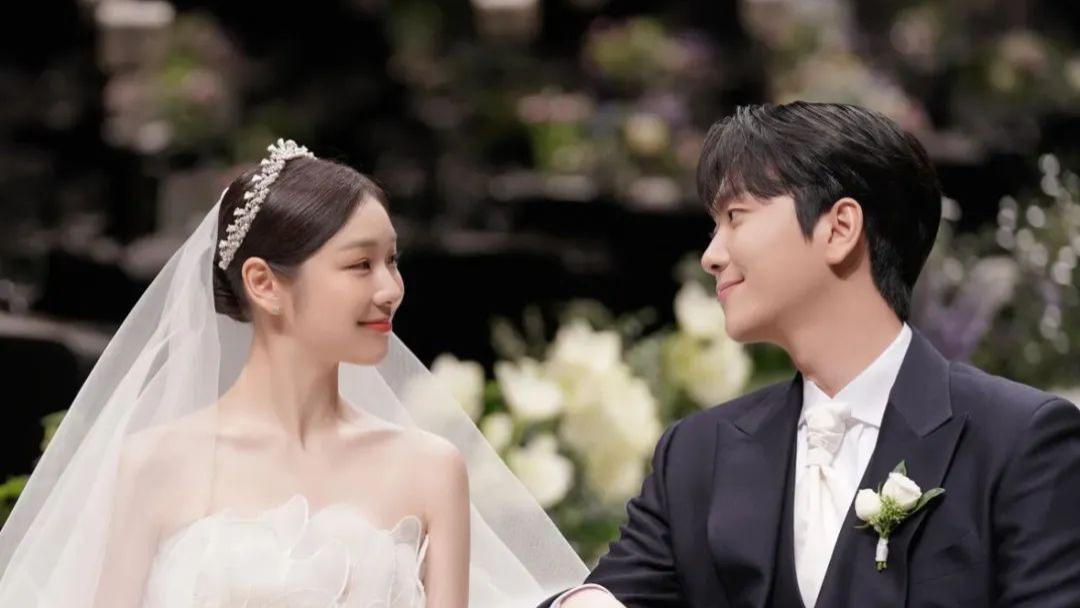 祝这对公主王子结婚两周年快乐！