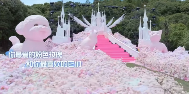 求婚成功!黄子韬徐艺洋在众人见证下深情拥吻,差点笑死在评论区