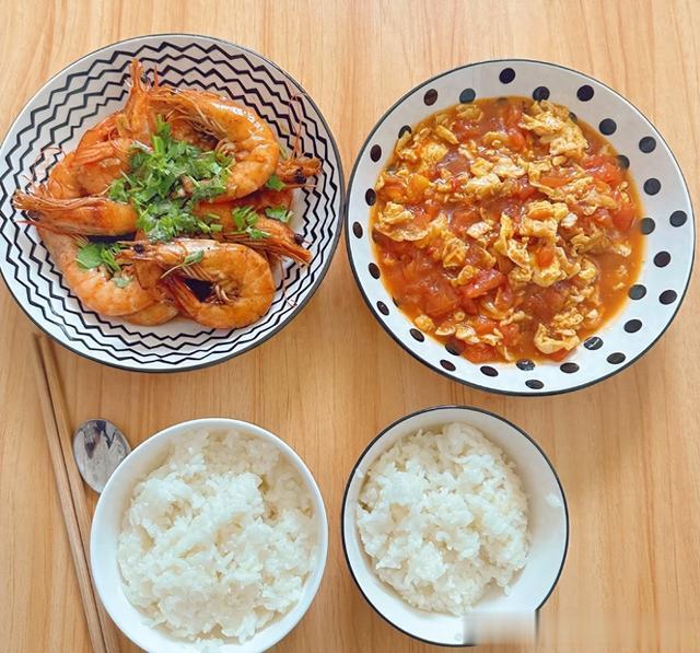 女子晒离婚后和儿子的伙食,引起热议,网友:没有对比就没有伤害