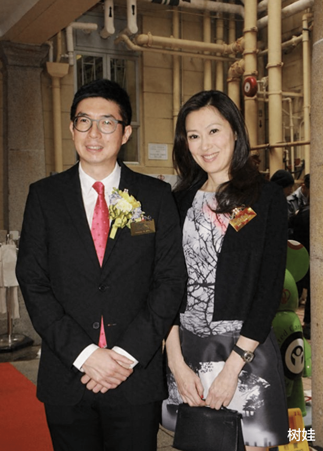 29岁港姐冠军与富商成密友,频频出入对方豪宅,两人相差逾30岁