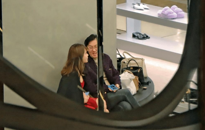 34岁女网红甘当小三9年,金主是66岁富豪,5年4胎原配不知情?