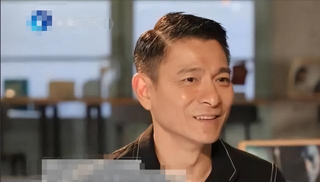 刘德华断崖式衰老,满头白发啤酒肚明显,网友泪目:该退休了!