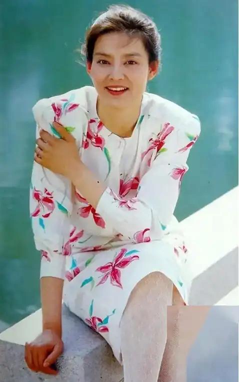 曾经貌美如花,现今却成土气大妈,这8位女星年轻时也太美了