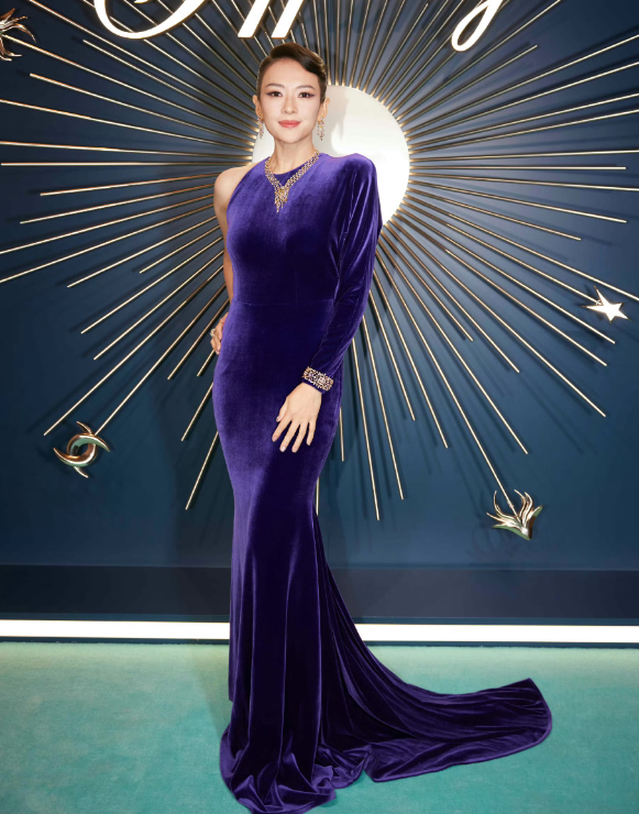 45岁章子怡对比46岁刘涛，自然老去和医美老去的差距一目了然