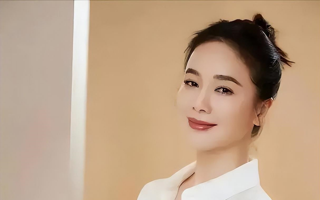 人前拼命三娘，人后“发房卡”，这次左小青的“假面”被彻底撕烂