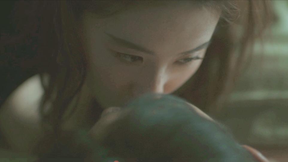 《玫瑰的故事》：彭冠英的喉结，刘亦菲的事后吻，汪俊拍的“性”太高级