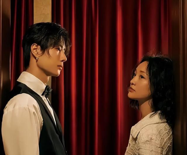 搞抽象还是真文盲？王一博发言再现脑袋空空，主持人全程尬笑不止