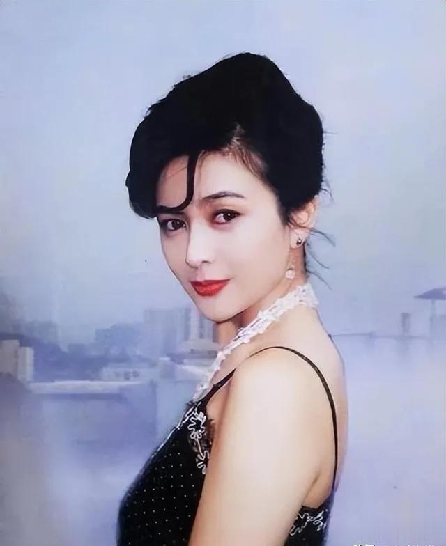 关之琳:玉女传奇与岁月沧桑,顷国顷城的容颜变大妈!