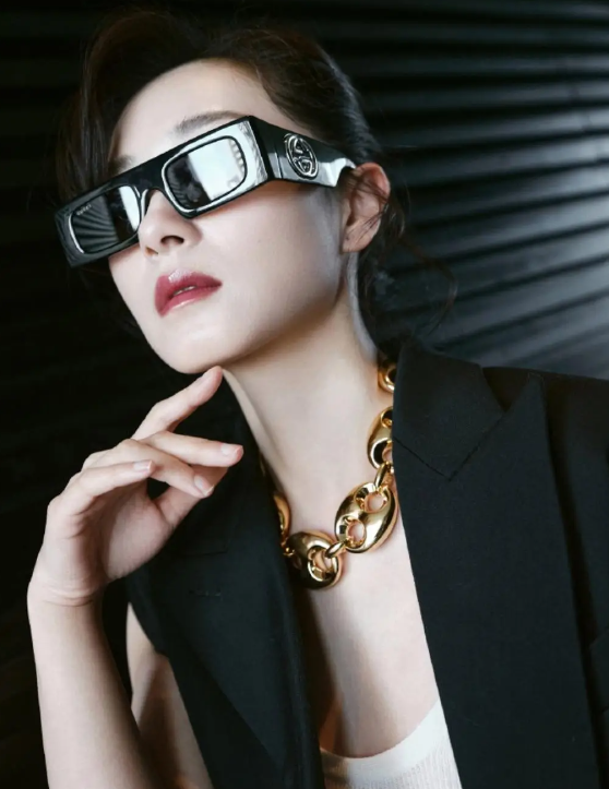 婚姻爆雷、染绿发尾？万茜与老公近况曝光，四个月前疑问该收场了