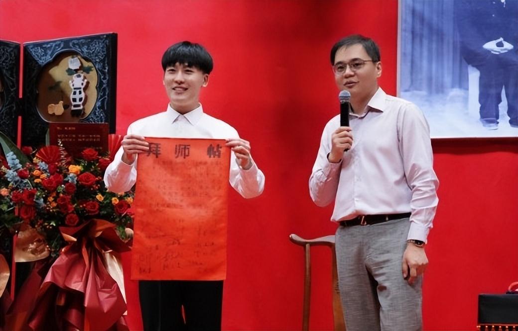 郭德纲给足了排面,但却被徒弟卷了面子;高峰收徒,亦喜亦悲