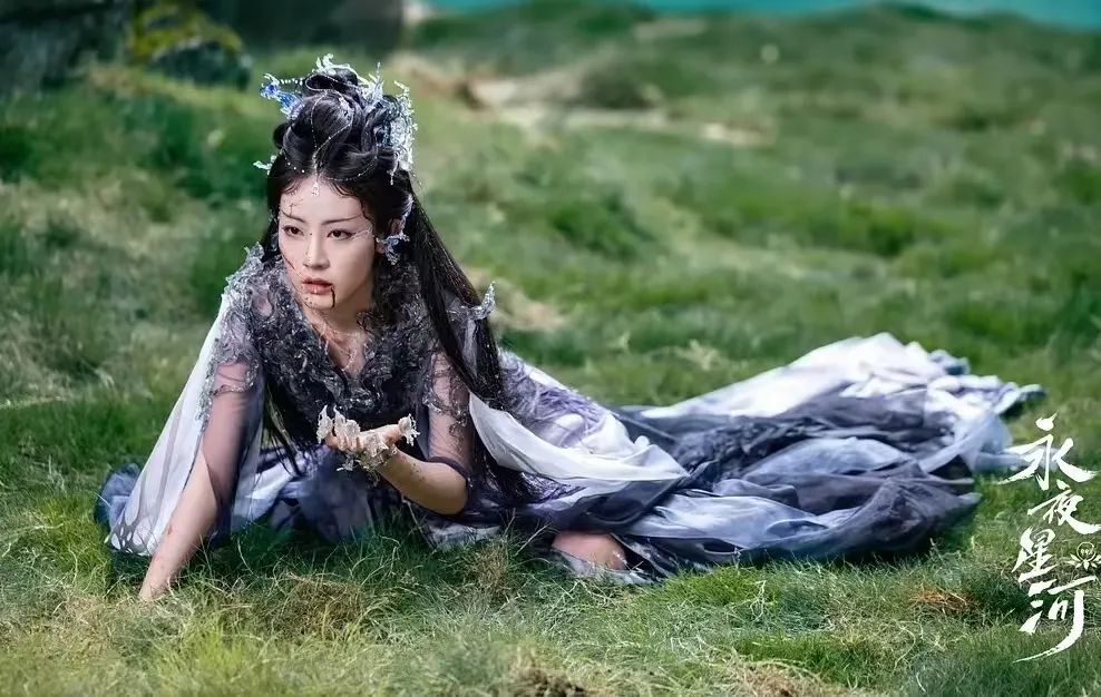 演完《长相思》演《永夜星河》,从最美杀手到最美NPC,妆造太美愣是没认出来