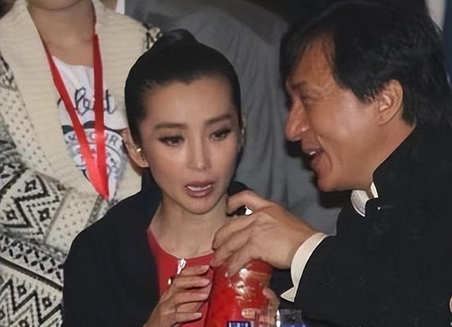 外表是仙女,私下里却是“老酒鬼”的12位女明星,蔡依林出人意料