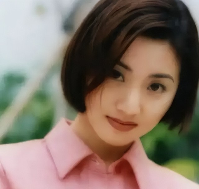 她是向华胜的情人,也是陈法蓉的升级版,她不嫁豪门却自成豪门