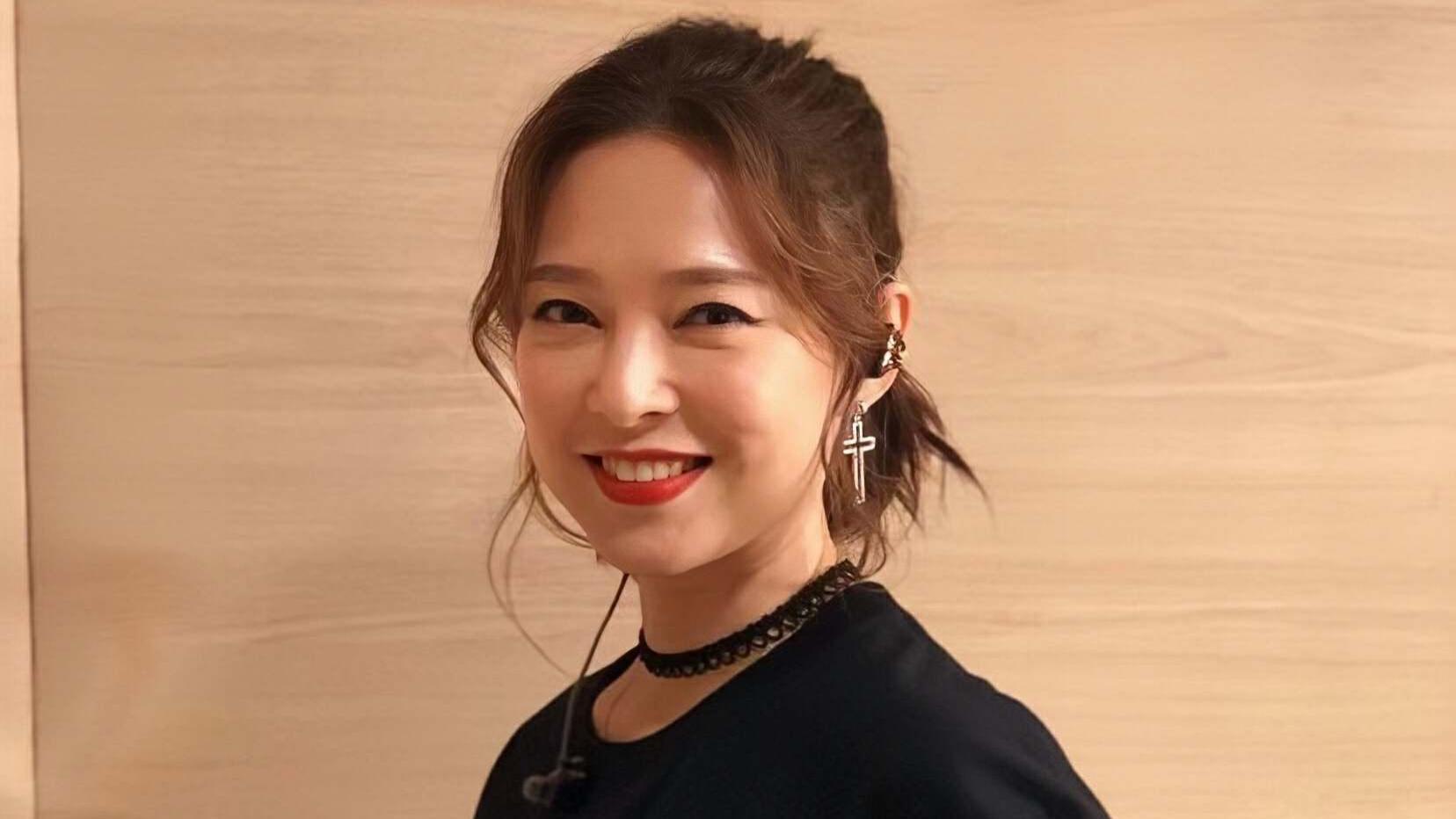 香港知名女星宣布全面复出，离婚后经济压力大，直言为了赚更多钱