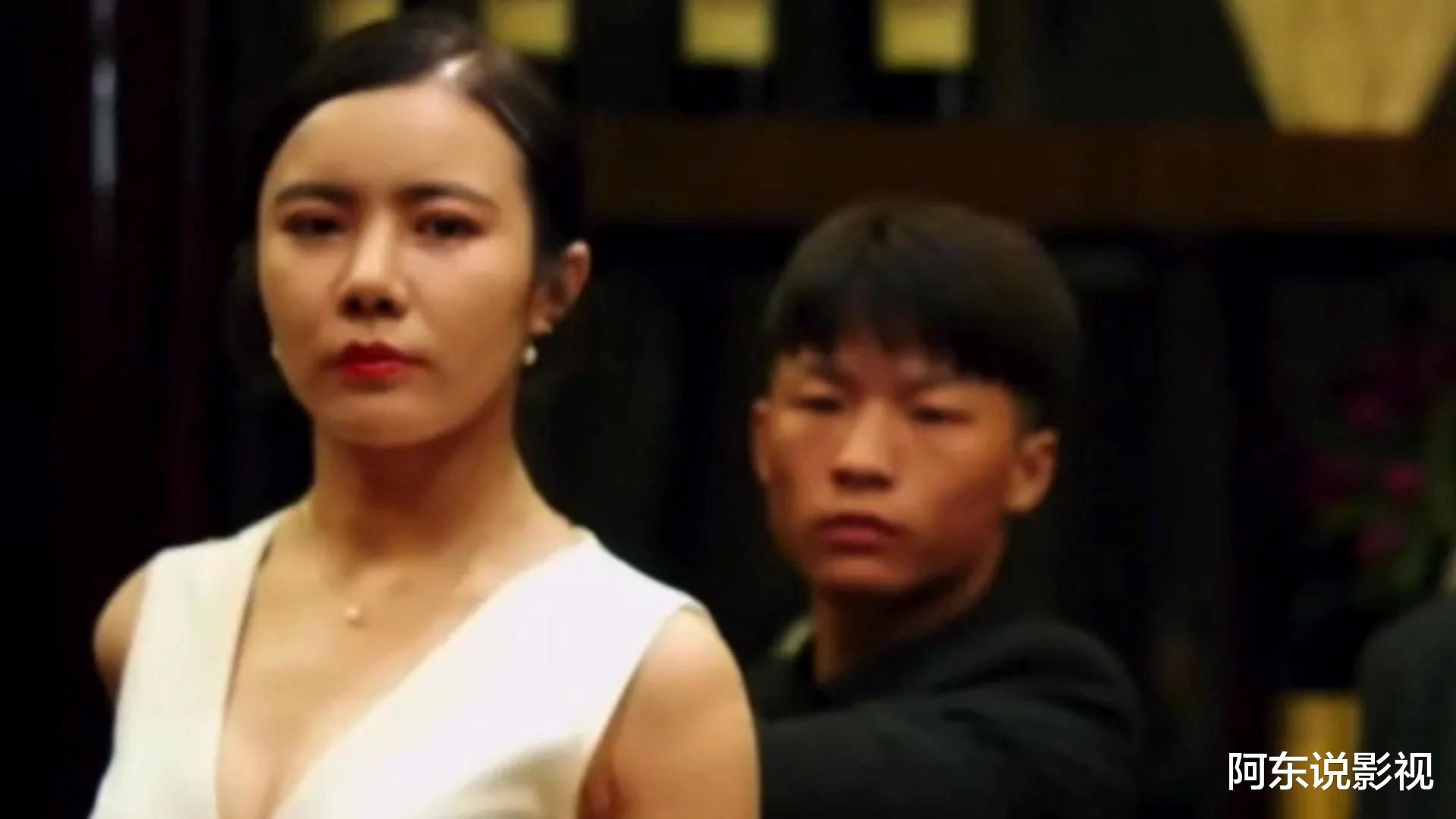 服装裸露,祝昕愿演翻版《狂飙》,被观众痛骂:直接露肉就行