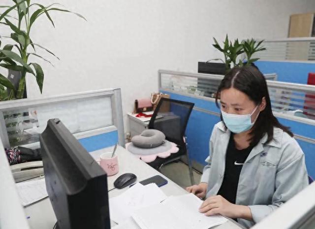 丈夫病危妻子请假照顾被开除，法院：双倍赔偿！