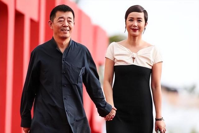 蒋雯丽好算计！隐忍丈夫偷吃20年，自己却在外面包养两名大学生