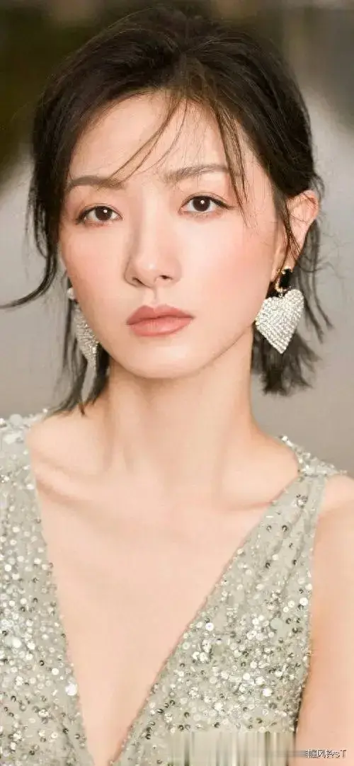 女演员万茜太美啦,生活照16张,你喜欢哪张呢?