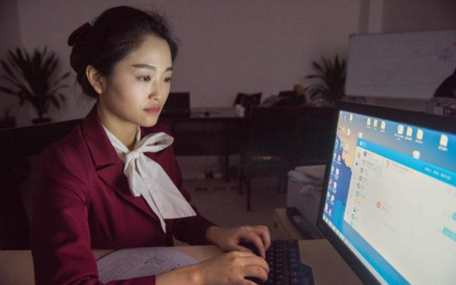 迟到3分钟被扣一周工资，老员工带头离职，刚走第2天发现被坑惨了