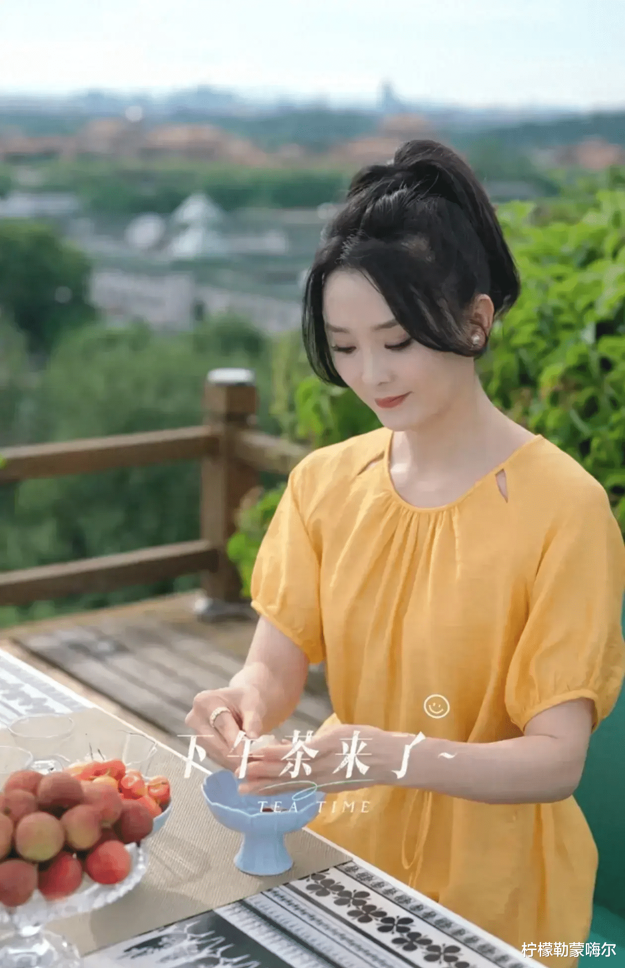 王艳晒家中下午茶视频,故宫几次入镜,高级凡尔赛被质疑炫富