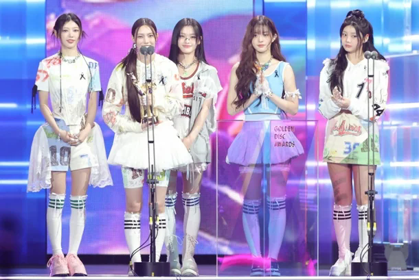aespa时隔三年再获“金唱片”大赏，NewJeans抱回两个奖杯